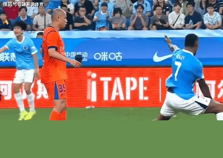 2-1！王彤补时读秒丢球！韩鹏兄弟遭戏耍！泰山关系户再成笑柄_比赛_鹏城_深圳